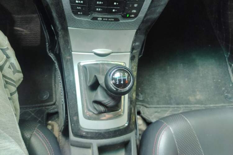 Used BYD Surui 2014 1.5L Manual Luxury Model Gear Lever