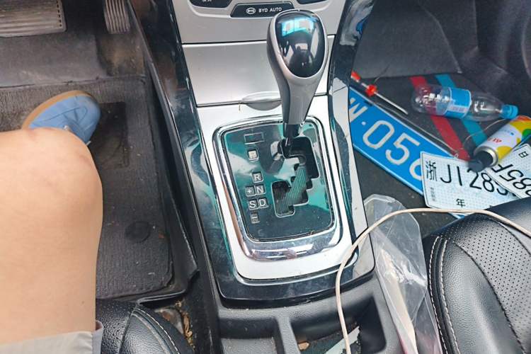 Used BYD Surui 2014 1.5TID Automatic Luxury Model Gear Lever