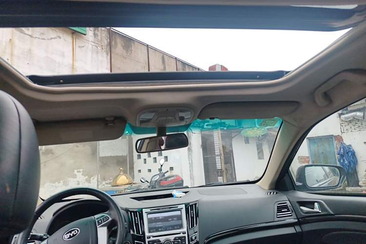 Used BYD Surui 2014 1.5TID Automatic Luxury Model Headliner