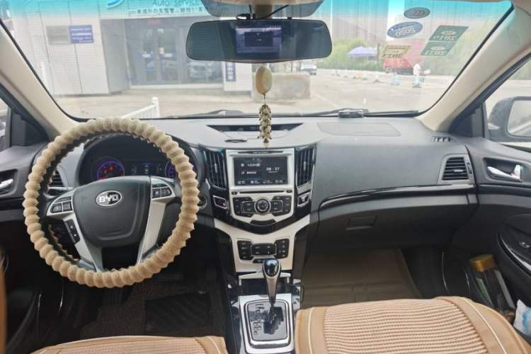 Used BYD Surui 2014 1.5TID Automatic Luxury Model Interior 1
