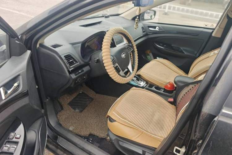 Used BYD Surui 2014 1.5TID Automatic Luxury Model Interior 2