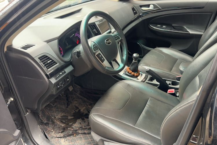 Used BYD Surui 2014 1.5L Manual Luxury Model Interior 2