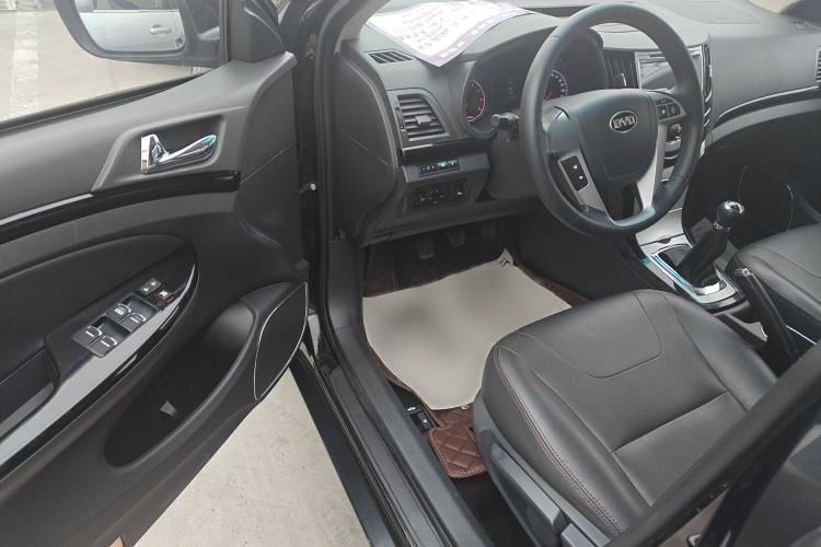 Used BYD Surui 2014 1.5L Manual Luxury Model Interior 2