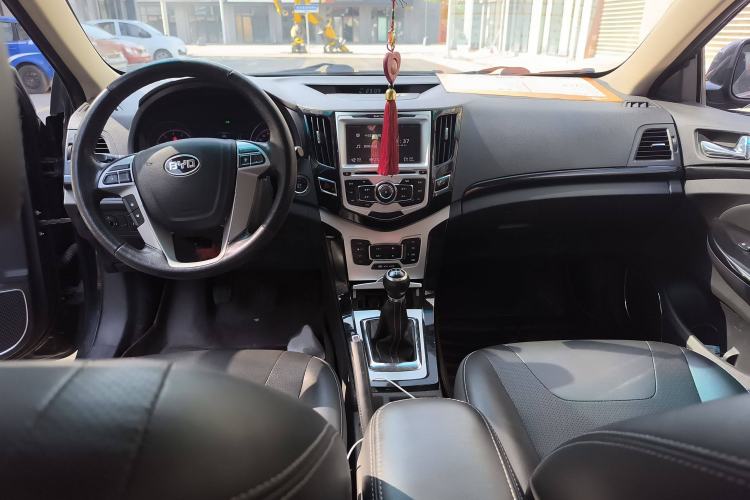 Used BYD Surui 2014 1.5L Manual Luxury Model Interior 3