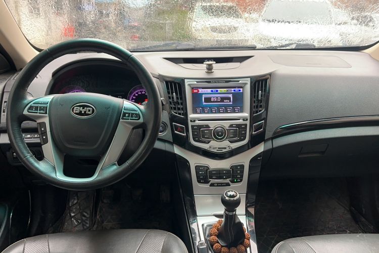 Used BYD Surui 2014 1.5L Manual Luxury Model Interior 3