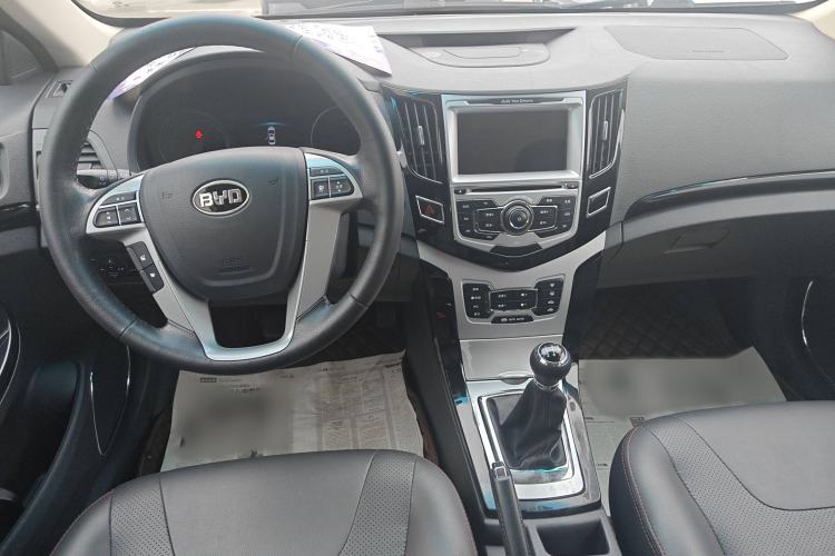 Used BYD Surui 2014 1.5L Manual Luxury Model Interior 3