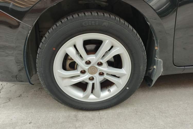Used BYD Surui 2014 1.5L Manual Luxury Model Left Front Wheel Hub