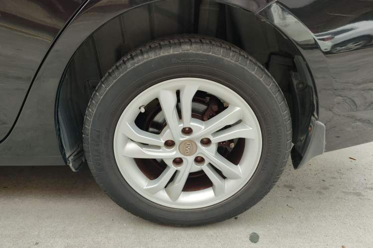 Used BYD Surui 2014 1.5L Manual Luxury Model Left Rear Wheel Hub