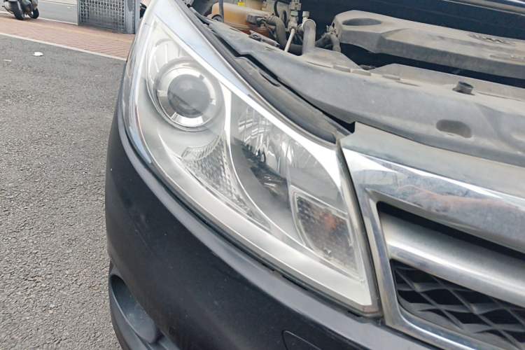 Used BYD Surui 2014 1.5TID Automatic Luxury Model Right Front Headlight