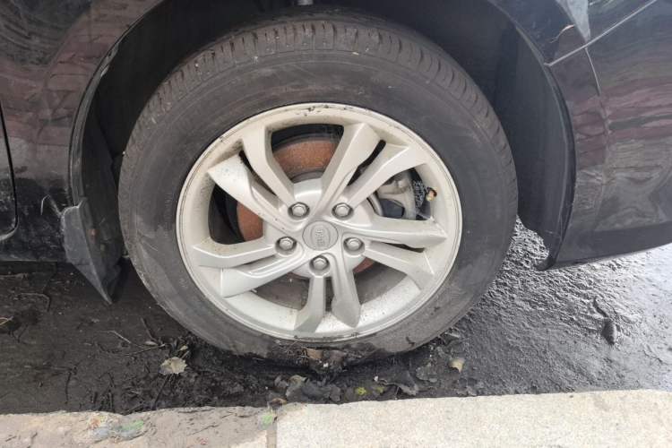 Used BYD Surui 2014 1.5L Manual Comfort Model Right Front Wheel Hub