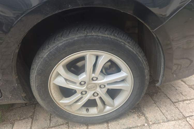 Used BYD Surui 2014 1.5L Manual Luxury Model Right Front Wheel Hub