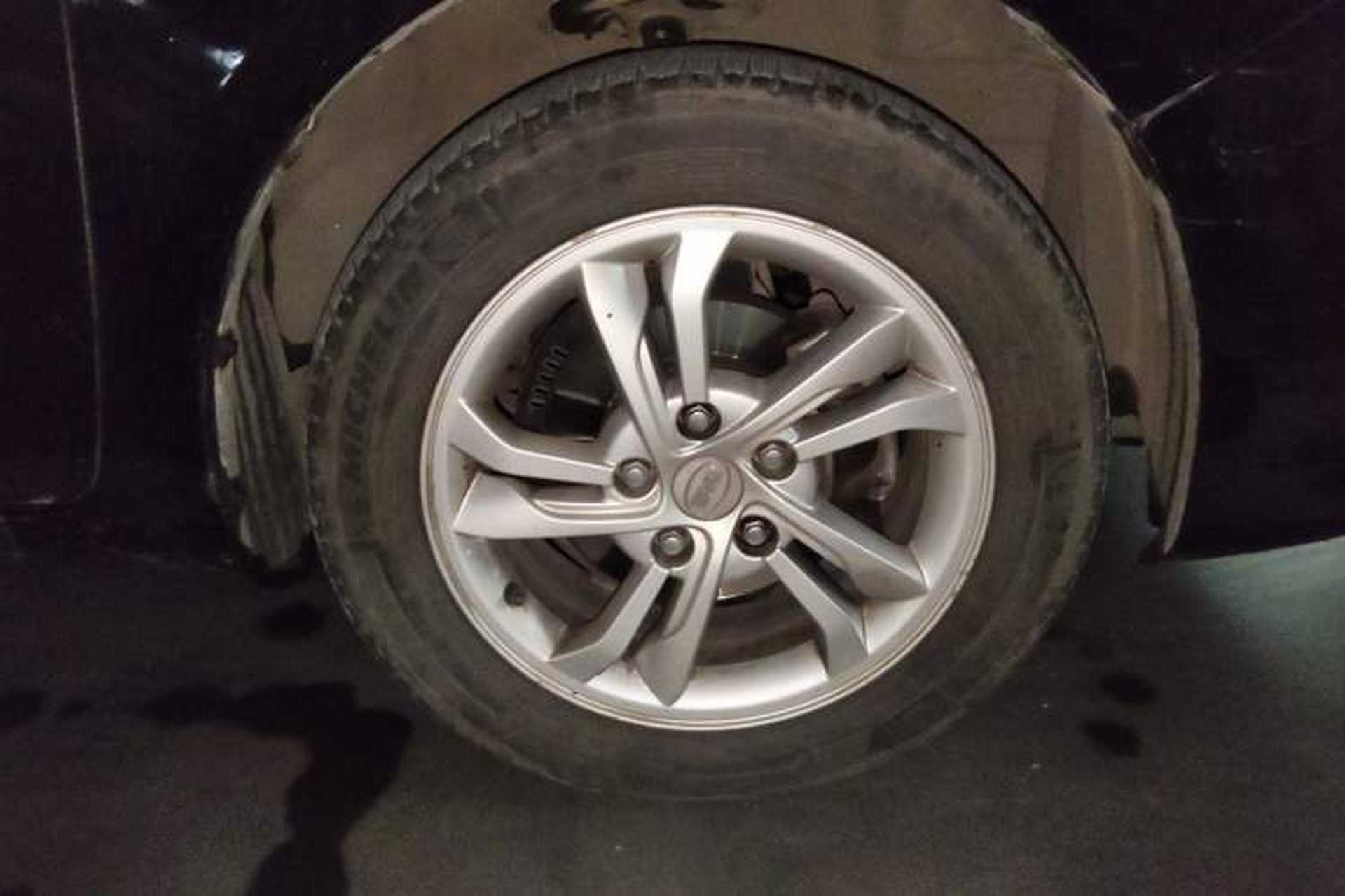 Used BYD Surui 2014 1.5TID Automatic Luxury Model Right Front Wheel Hub