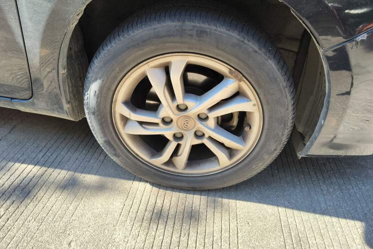 Used BYD Surui 2014 1.5L Manual Luxury Model Right Front Wheel Hub