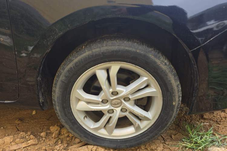 Used BYD Surui 2014 1.5L Manual Luxury Model Right Front Wheel Hub