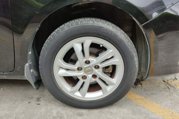Used BYD Surui 2014 1.5L Manual Luxury Model Right Front Wheel Hub
