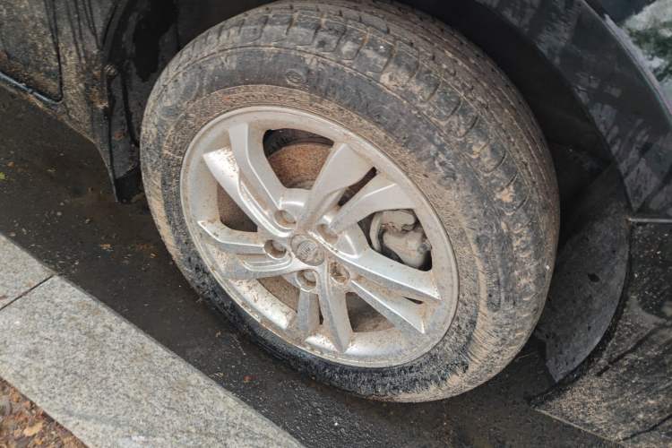 Used BYD Surui 2014 1.5L Manual Luxury Model Right Front Wheel Hub