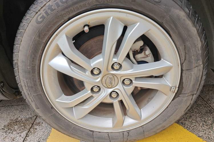 Used BYD Surui 2014 1.5L Manual Comfort Model Right Front Wheel Hub