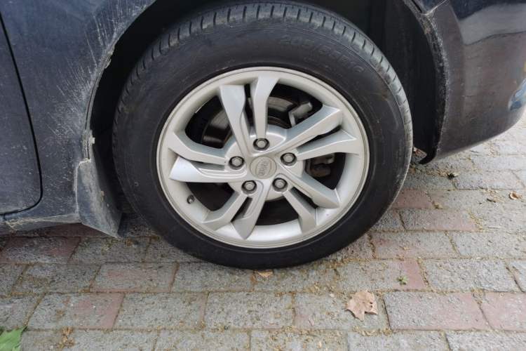 Used BYD Surui 2014 1.5L Manual Comfort Model Right Front Wheel Hub