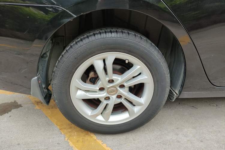 Used BYD Surui 2014 1.5L Manual Luxury Model Right Rear Wheel Hub