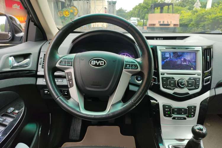 Used BYD Surui 2014 1.5L Manual Luxury Model Steering Wheel