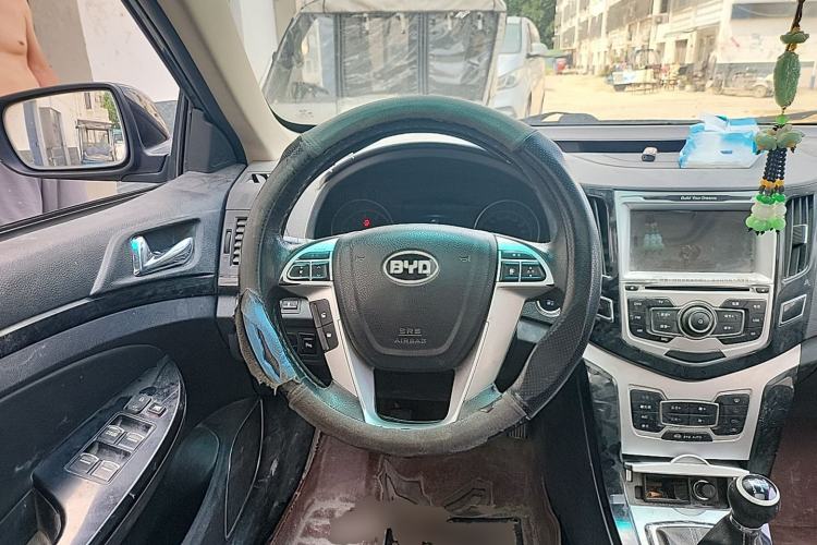 Used BYD Surui 2014 1.5TI Manual Luxury Model Steering Wheel