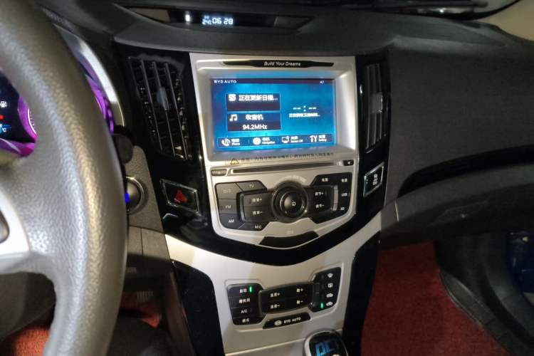 Used BYD Surui 2014 1.5TID Automatic Luxury Model Audio And AC Panel