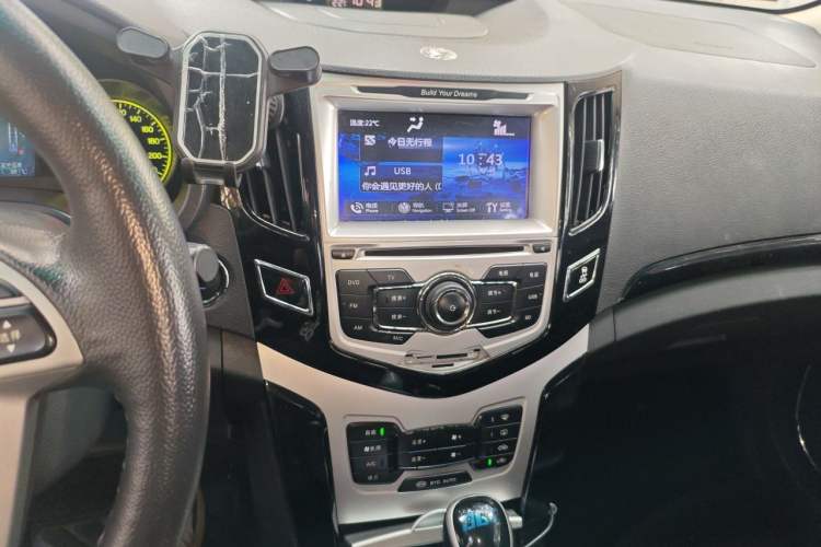 Used BYD Surui 2014 1.5TID Automatic Luxury Model Audio And AC Panel