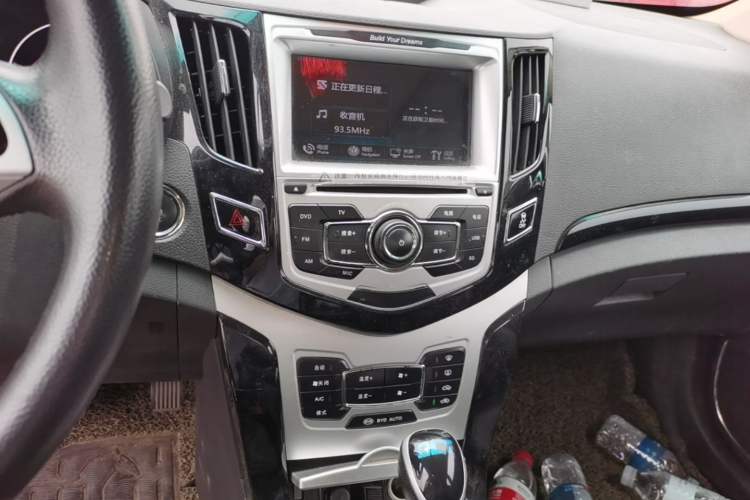 Used BYD Surui 2014 1.5TID Automatic Luxury Model Audio And AC Panel