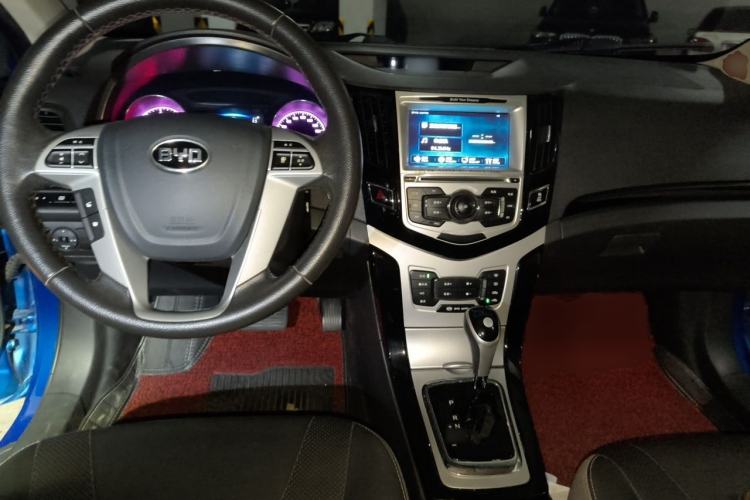 Used BYD Surui 2014 1.5TID Automatic Luxury Model Center Console