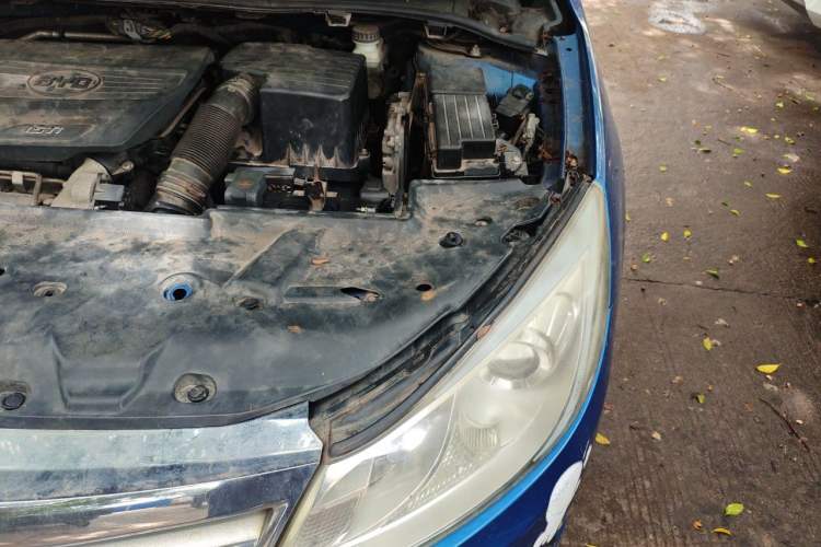 Used BYD Surui 2014 1.5TID Automatic Luxury Model Engine Bay Left