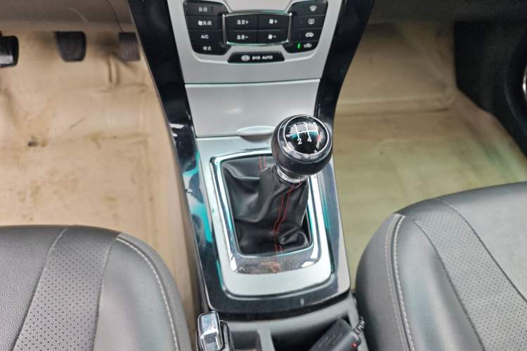 Used BYD Surui 2014 1.5L Manual Comfort Model Gear Lever