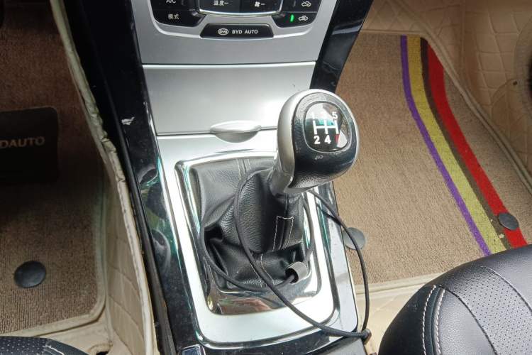 Used BYD Surui 2014 1.5L Manual Luxury Model Gear Lever