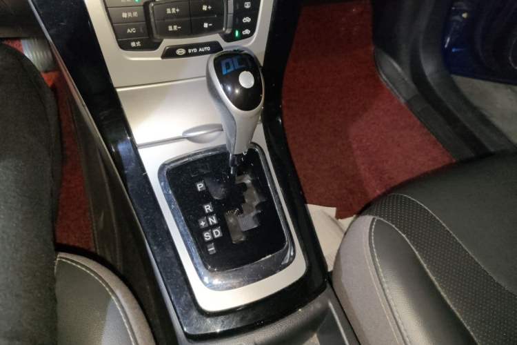 Used BYD Surui 2014 1.5TID Automatic Luxury Model Gear Lever