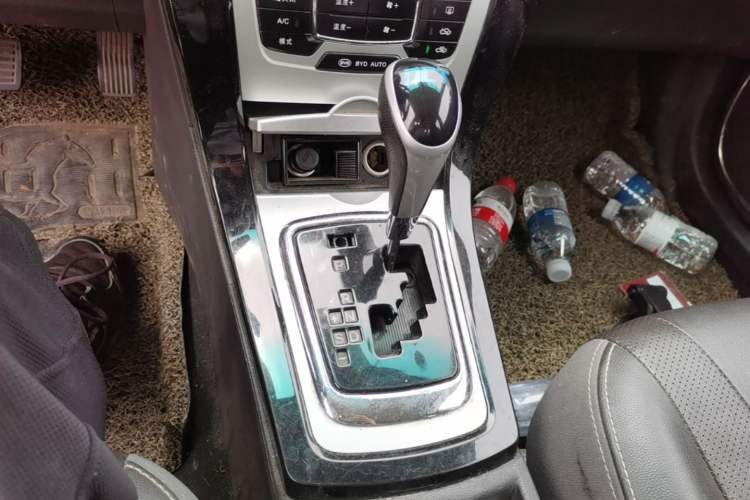 Used BYD Surui 2014 1.5TID Automatic Luxury Model Gear Lever
