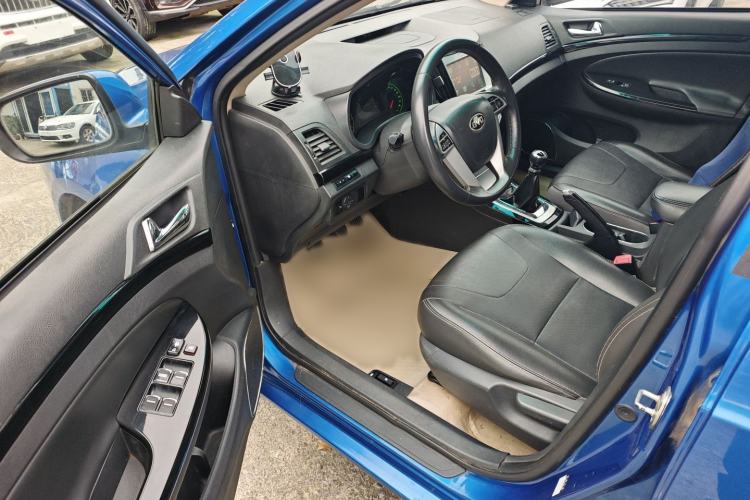 Used BYD Surui 2014 1.5L Manual Comfort Model Interior 2