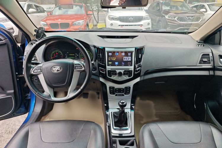 Used BYD Surui 2014 1.5L Manual Comfort Model Interior 3