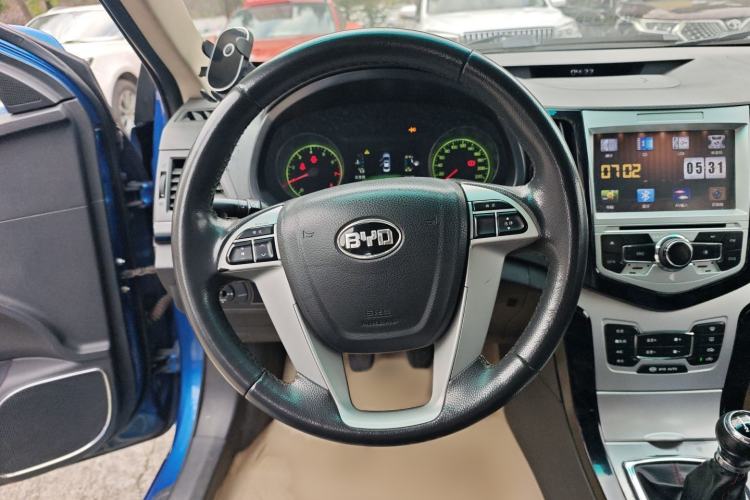 Used BYD Surui 2014 1.5L Manual Comfort Model Interior 4