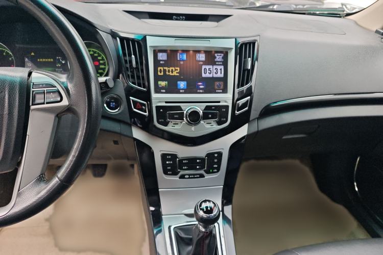 Used BYD Surui 2014 1.5L Manual Comfort Model Interior 5