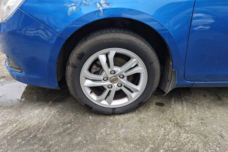 Used BYD Surui 2014 1.5L Manual Comfort Model Left Front Wheel Hub