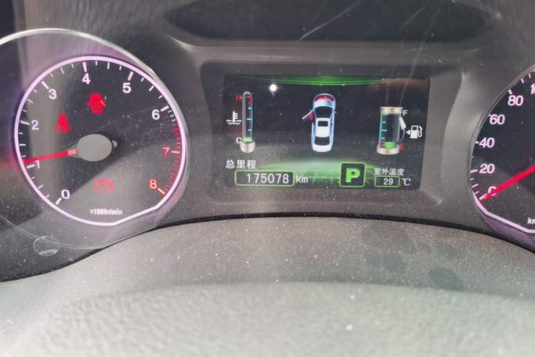 Used BYD Surui 2014 1.5TID Automatic Luxury Model Odometer Close Up