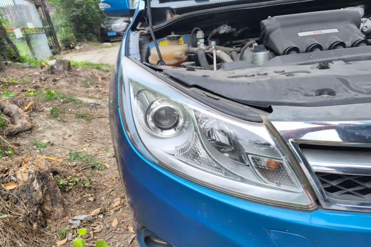 Used BYD Surui 2014 1.5L Manual Comfort Model Right Front Headlight