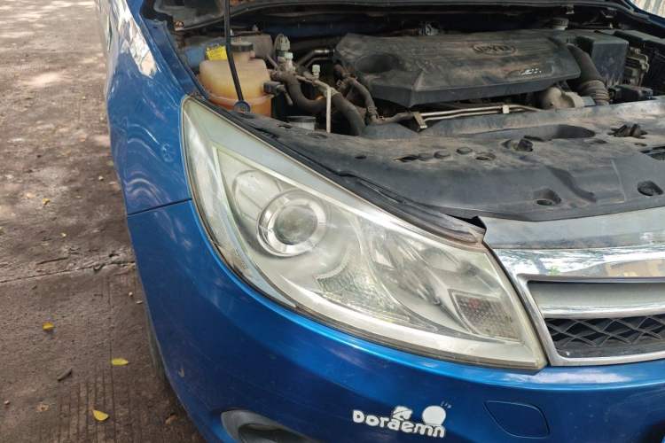 Used BYD Surui 2014 1.5TID Automatic Luxury Model Right Front Headlight