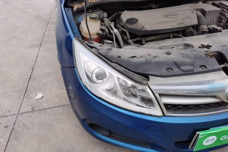 Used BYD Surui 2014 1.5TID Automatic Luxury Model Right Front Headlight