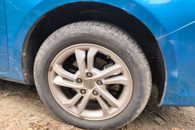 Used BYD Surui 2014 1.5L Manual Comfort Model Right Front Wheel Hub