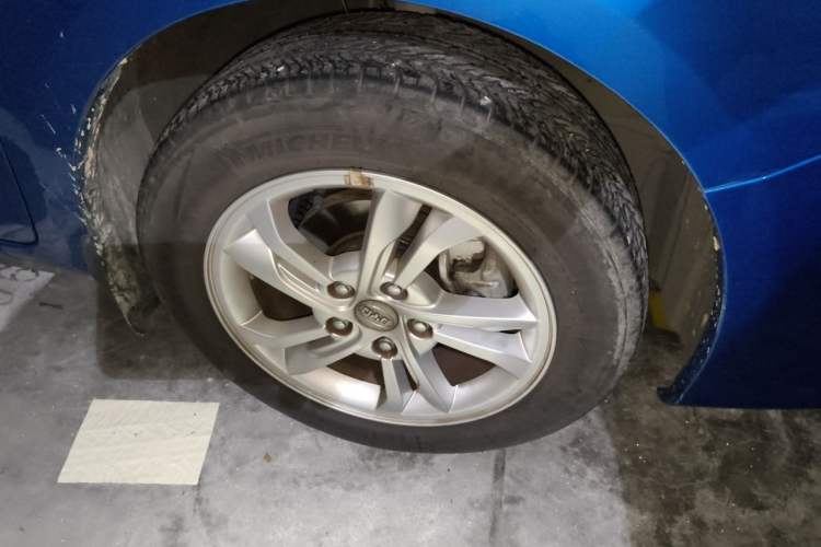 Used BYD Surui 2014 1.5TID Automatic Luxury Model Right Front Wheel Hub