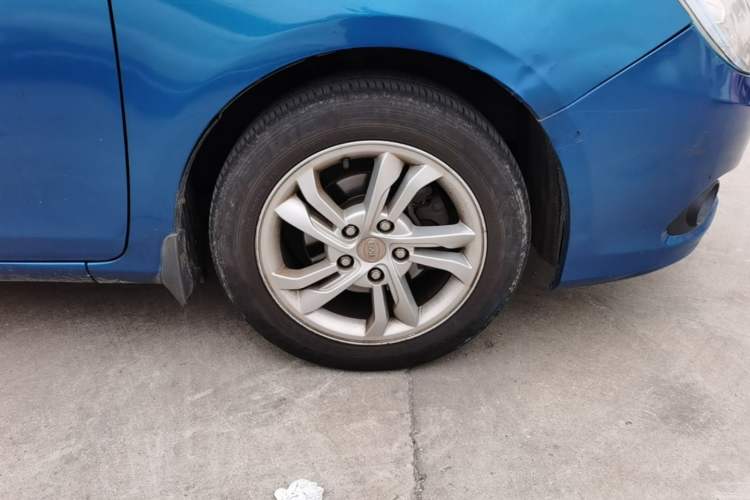 Used BYD Surui 2014 1.5TID Automatic Luxury Model Right Front Wheel Hub