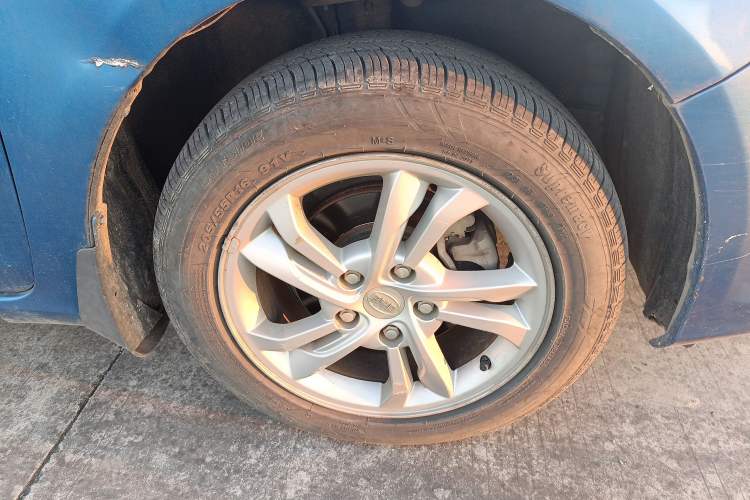 Used BYD Surui 2014 1.5TI Manual Luxury Model Right Front Wheel Hub