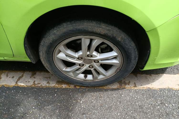 Used BYD Surui 2014 1.5L Manual Comfort Model Right Front Wheel Hub