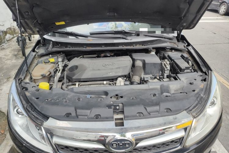 Used BYD Surui 2014 1.5TID Automatic Luxury Model Engine Bay