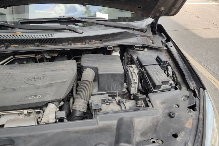 Used BYD Surui 2014 1.5TID Automatic Luxury Model Engine Bay Left